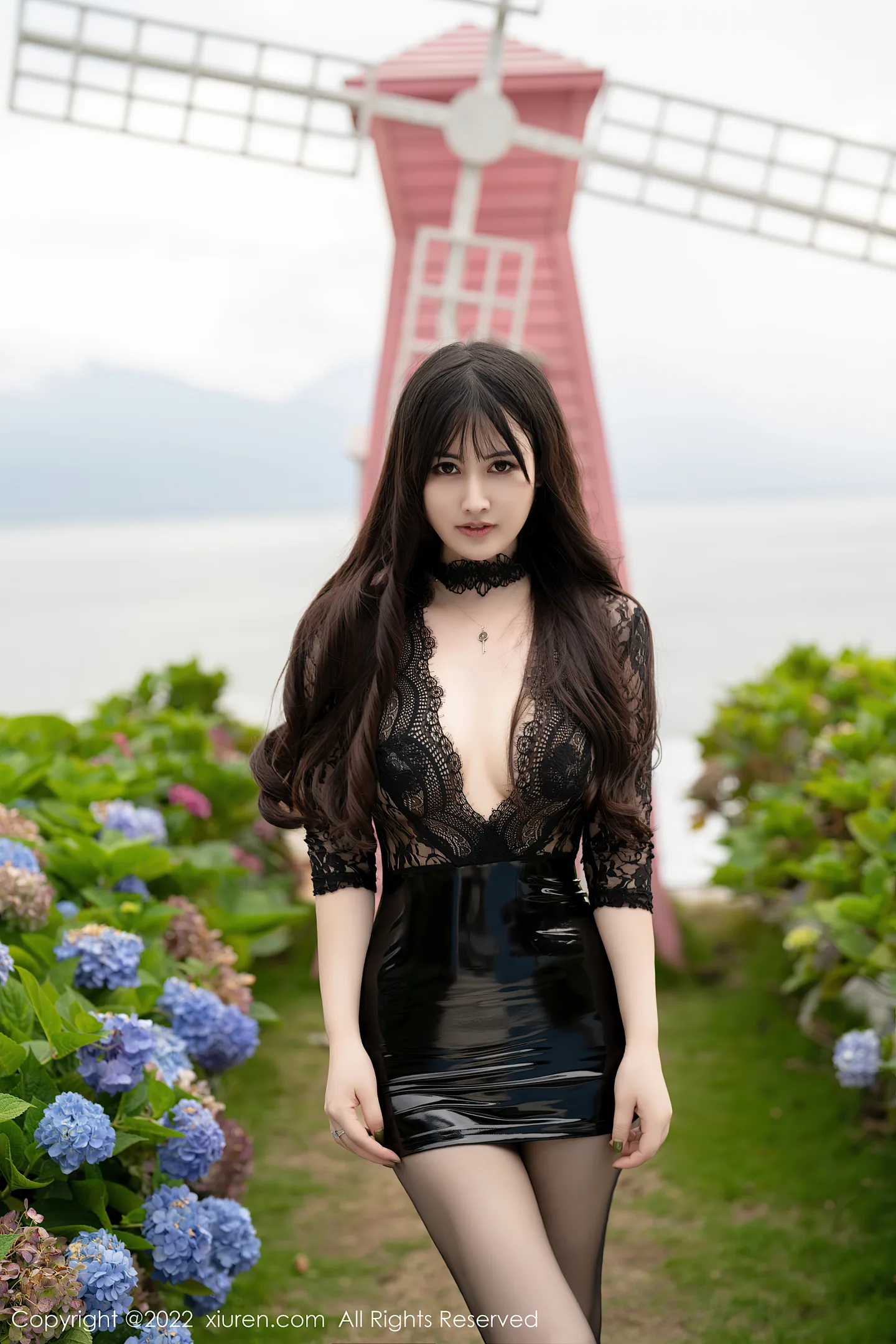 图片[2]-[XiuRen秀人网] VOL.5254 模特诗诗kiki大理旅拍黑色清透蕾丝服饰配黑色短裙撩人诱惑写真56P-秀人网官方网站